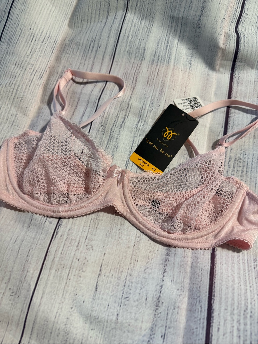 Delicate Lace Underwire Bra — Light Pink